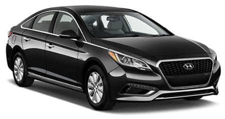 Sedán ejecutivo Hyundai Elantra, Kia Cerato o Peugeot 301 para traslados corporativos en Santiago.